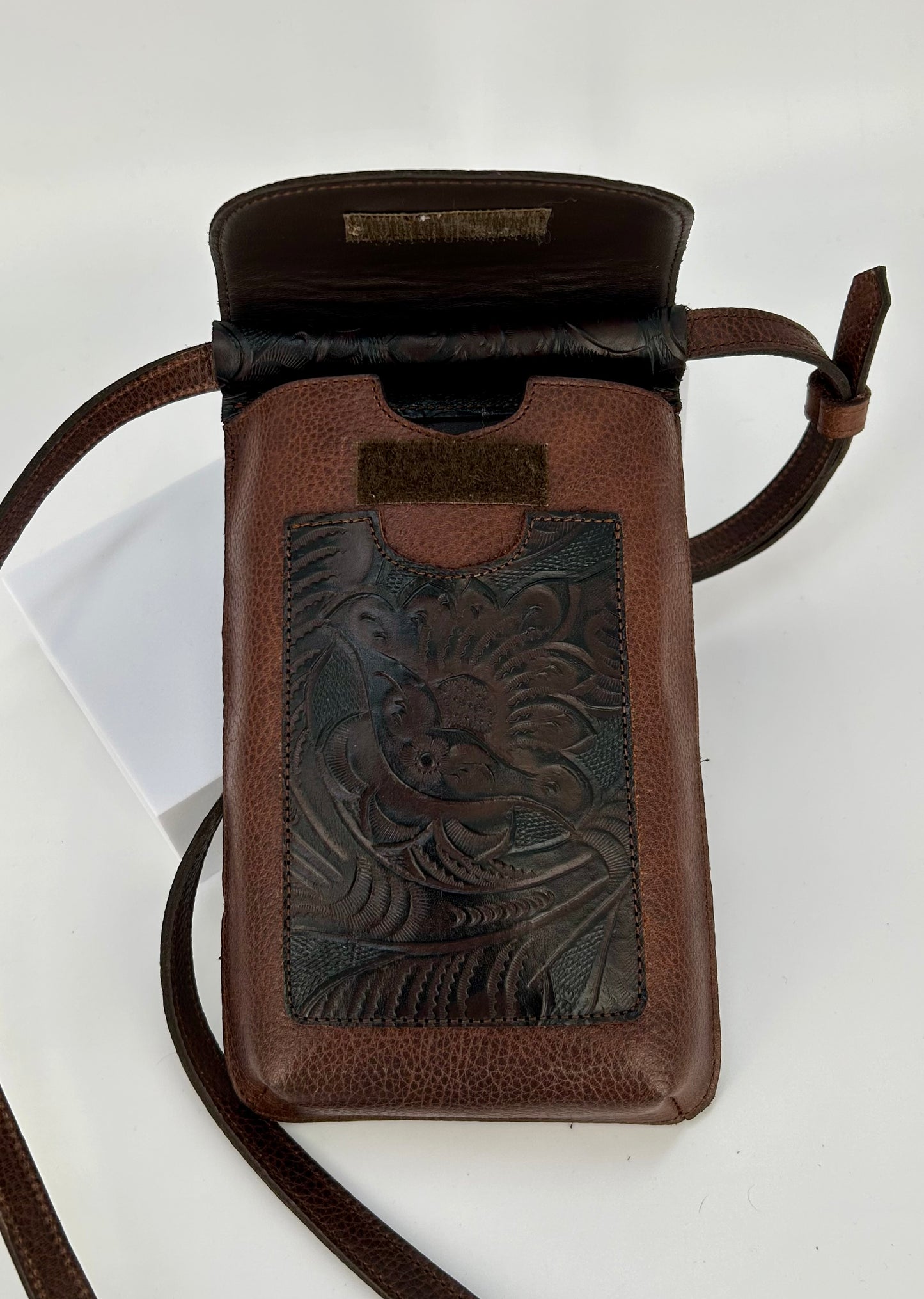 Kingsley Phone Bag 372 Paxson Cedar/Engraved Brown